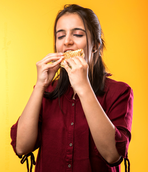 Indian_Girl_eating_305
